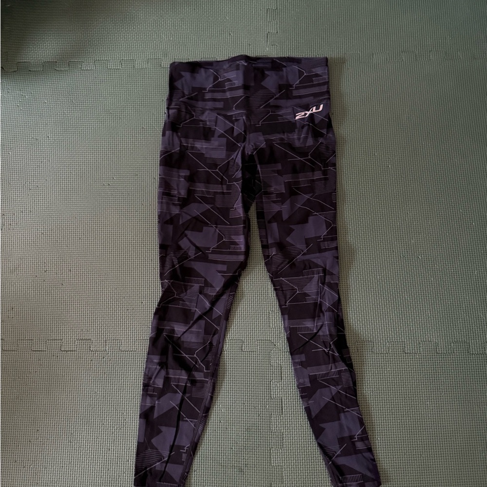2XU Black and Gray Patterned Leggings